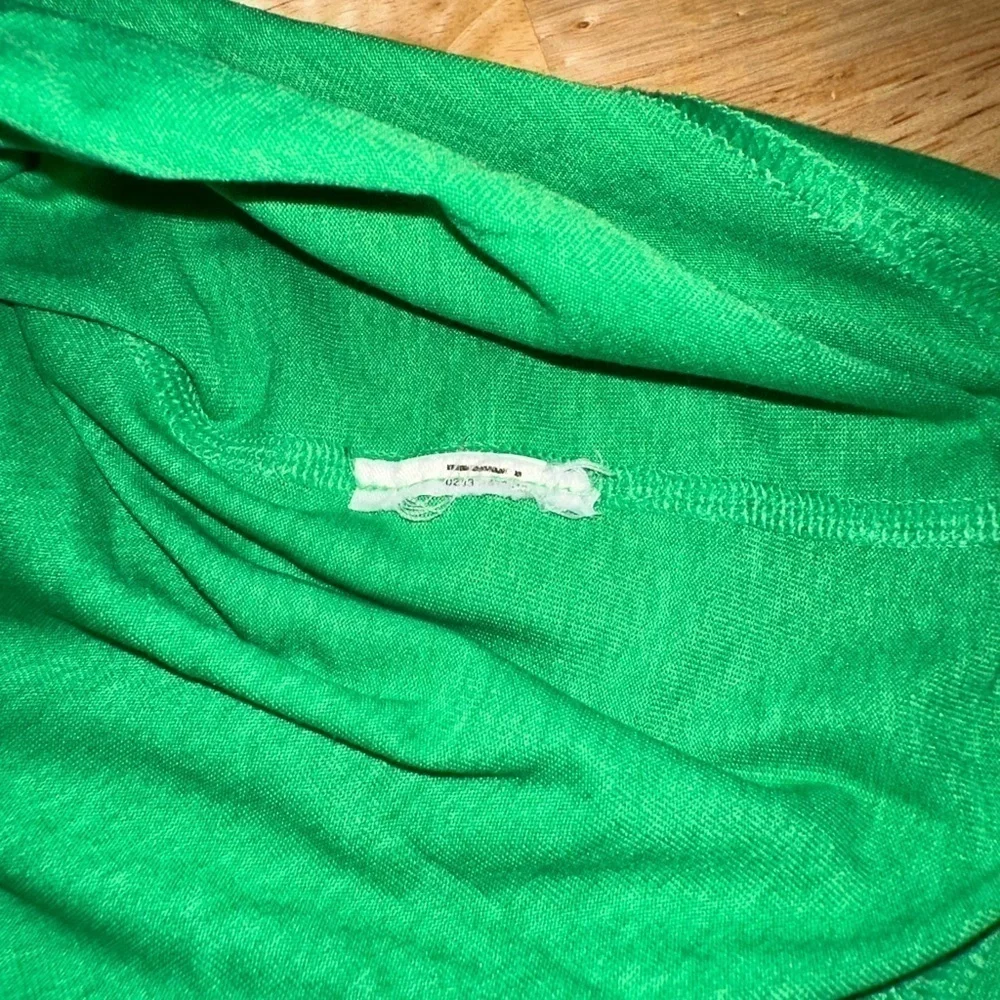 Nike Dri-FIT Women’s Green V-Neck Tee (Size M)